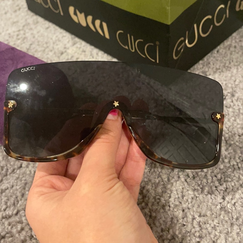 Gucci sunglasses 😍